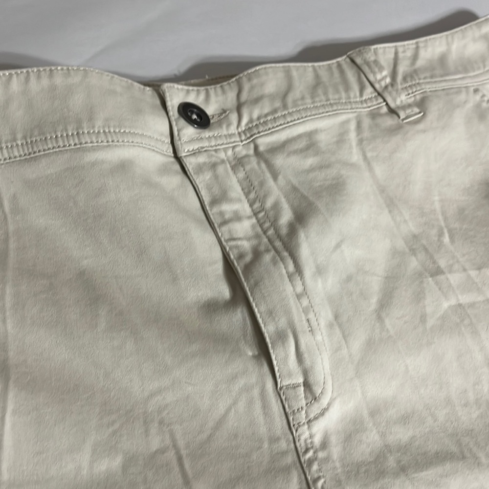 NWT Lane Bryant Khaki Bermuda Shorts Size 28W - Picture 4 of 8